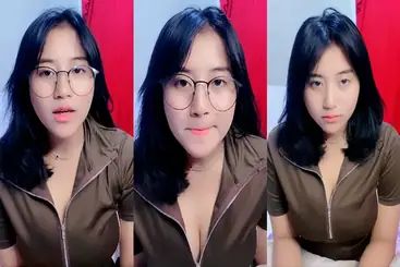 Gadis Cantik Kacamata Live Crot Lumer